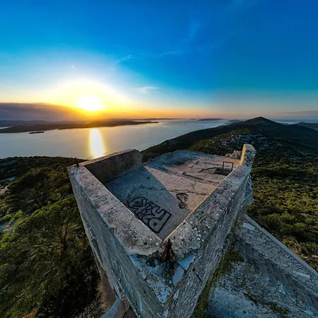 Oasis Tajči * Ugljan