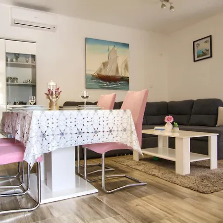 Apartment Oasis Tajci